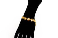 سوارة ذهب غصن الزيتون بتصميم الفان كليف عيار 21 وز...