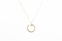 قلادة كارتير ذهب بافخم تصميم جذاب عيار 18 وزن 0.9...