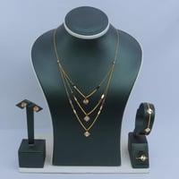 طقم ذهب تصميم الفان كليف ثلاثة دور عيار 21 وزن 6.4...