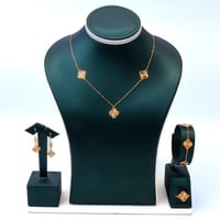 طقم ذهب تصميم الفان كليف ثلاث وردات عيار 21 وزن 6....
