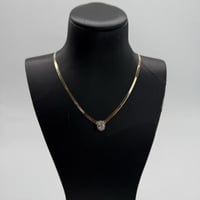 عقد ذهب الفلات تصميم الماسي باللون الابيض عيار 18...