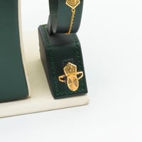 طقم ذهب جناح الصقر عيار 21 وزن 19.71 جرام بتصميم م...