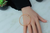 كلكشن أساور ذهب مطاطية بتصميم عصرى عيار 18 وزن 6.5...