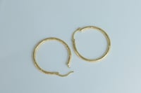 حلق ذهب مدور عيار 18 بتصميم ايطالي وزن 3.16 جرام