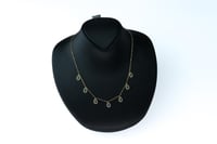 شوكر ذهب نواعم سوليتير عيار 18 بتصميم الدمعات الال...