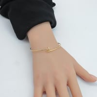 اسوارة المسمار ذهب عيار 18 بتصميم الماسي بوزن 3.3...