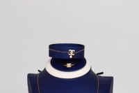 طقم ذهب اطفال تصميم حبة الؤلؤ عيار 18 وزن 1.8 جرام