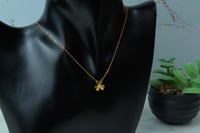 سلسال ذهب عيار 21 شكل الوردة بتصميم الماسي بوزن 1....