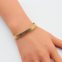 سوارة ذهب اللوف Limited عيار 18 وزن 12.55 جرام بتص...