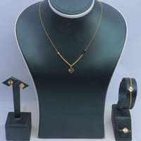طقم ذهب تصميم الفان كليف عيار 21 وزن3.9 جرام