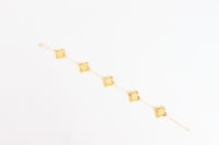 اسوارة ذهب روبيرتو كوين خمس وردات عيار 18 تصميم ال...