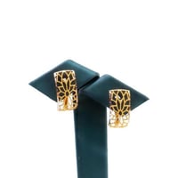 حلق ذهب ناعم عيار 21 بتصميم فريد وزن 1.92 جرام