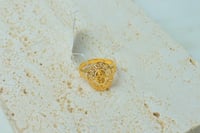 خاتم ذهب عيار 21 فخم بنقش الوردة الانيق بوزن 2.6 ج...