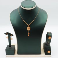 طقم ذهب ناعم عيار 21 وزن 3.55 جرام بتصميم فراشة من...