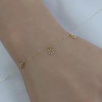 اسوارة ذهب بتفاصيل نواعم رقيقة عيار 18 وزن 0.3 جرا...