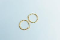 حلق ذهب تصميم المبروم عيار 18 وزن 2.2 جرام