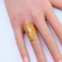 خاتم ذهب عيار 21 تصميم بيضاوي شبكي وزن 3.43 جرام –...