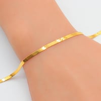 اسوارة ذهب فلات عيار 21 وزن 3.29 جرام بتصميم مسطح...