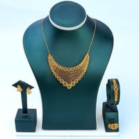 طقم ذهب كويتي عيار 21 وزن 21.25 جرام بتصميم دوائر...