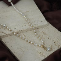 عقد مطعم بالؤلؤ الزراعي مميز بتصميم كرات الدوريكاء...