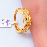 خاتم ذهب عيار 21 تصميم زخرفي ناعم وزن 1.26 جرام –...