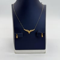 طقم ذهب جناح الصقر ذهب صافي عيار 21 وزن 3.7 جرام