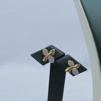 طقم ذهب باسكال عيار 18 مميز تصميم الماسي وزن 4.8 ج...