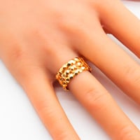 دبلة ذهب عيار 21 حب الرمان عريضة وزن 2.29 جرام – ف...