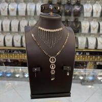 طقم ذهب مع المخنق ناعم عيار 18 وزن 5.8 جرام