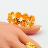 اسوارة مع خاتم ذهب عيار 21 وزن 19.3 جرام بتصميم ال...