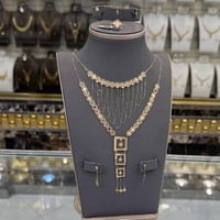 طقم ذهب مع المخنق ناعم عيار 18 وزن 4.6 جرام