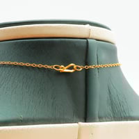 طقم ذهب الوردات عيار 21 وزن 20.24 جرام بتصميم فاخر...