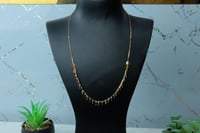 سلسال ذهب الرمش عيار 18 بتصميم رموش انيقة وزن 3.4...