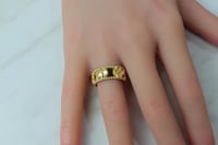 اسوارة فان كليف ذهب مع خاتم عيار 18 لأطلالة فاخرة