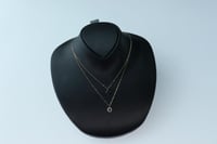 سلسال ذهب عيار 18 دورين بتصميم الماسي مزين بحجر از...