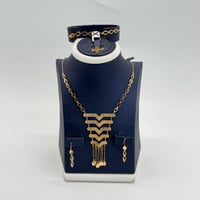 طقم ذهب خمسة دور عيار 21 وزن 5.6 جرام