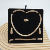 طقم ذهب الاوميقاء ايطالي عيار 18 وزن 20.06 جرام