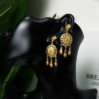 حلق ذهب كرسي جابر عيار 21 بتصميم كبير وفاخر بوزن 4...