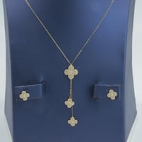 طقم ذهب نواعم تصميم الماسي عيار 18 وزن 3.25 جرام