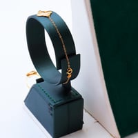 طقم ذهب تصميم الفان كليف ثلاث وردات عيار 21 وزن 6....