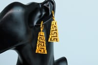 حلق ذهب فخم عيار 21 بنقش الفرزاتشي الإيطالي وزن 11...