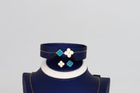 طقم ذهب فان كليف فخم بتصميم الماسي ملون عيار 18