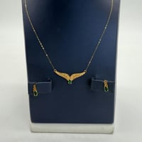 طقم ذهب جناح الصقر باللون الاخضر عيار 21 وزن 3.5 ج...