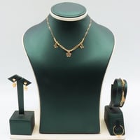 طقم ذهب عيار 18 – تصميم عصري ناعم بوزن 7.8 جرام وأ...