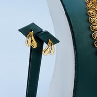 طقم ذهب كويتي بتصميم ملكي فاخر عيار 21 وزن 18.69 ج...