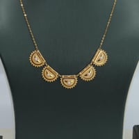 طقم ذهب الرمش مطعم بحبه الولو الابيض عيار 21 وزن 1...