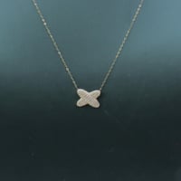 طقم ذهب نواعم عيار 18 تصميم الماسي وزن 2.8 جرام