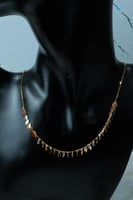 سلسال ذهب الرمش عيار 18 بتصميم رموش انيقة وزن 3.4...