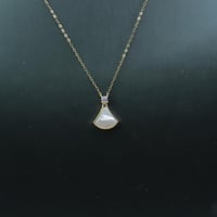 طقم ذهب عيار 18 تصميم ألماسي وزن 3.56 جرام – لإطلا...