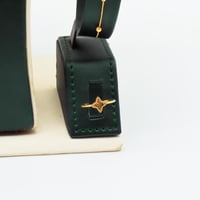 طقم ذهب ناعم عيار 18 وزن 6.28 جرام – تصميم راقي لل...